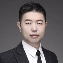 王健照片
