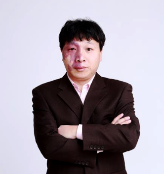 黄华容照片