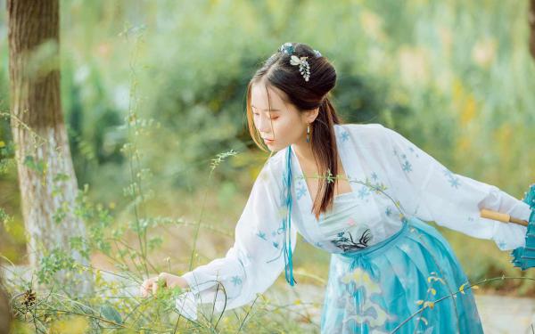 主角是从攻略校花妈妈开始，成为全民男神的小说 《陆阳余弦》 全文在线阅读